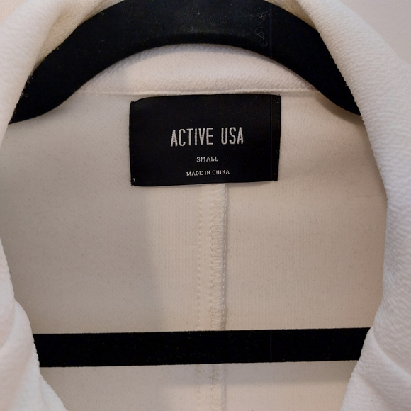 •°White Jacket with black details & gold hardware°• - Picture 4 of 6